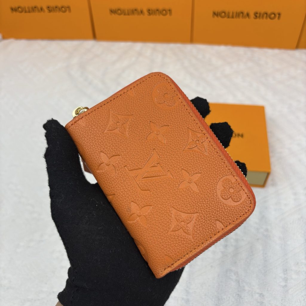 ルイヴィトン（LOUIS VUITTON） 長財布 モノグラム クラシックなデザイン 上品で高級感あふれる逸品です - 画像 3