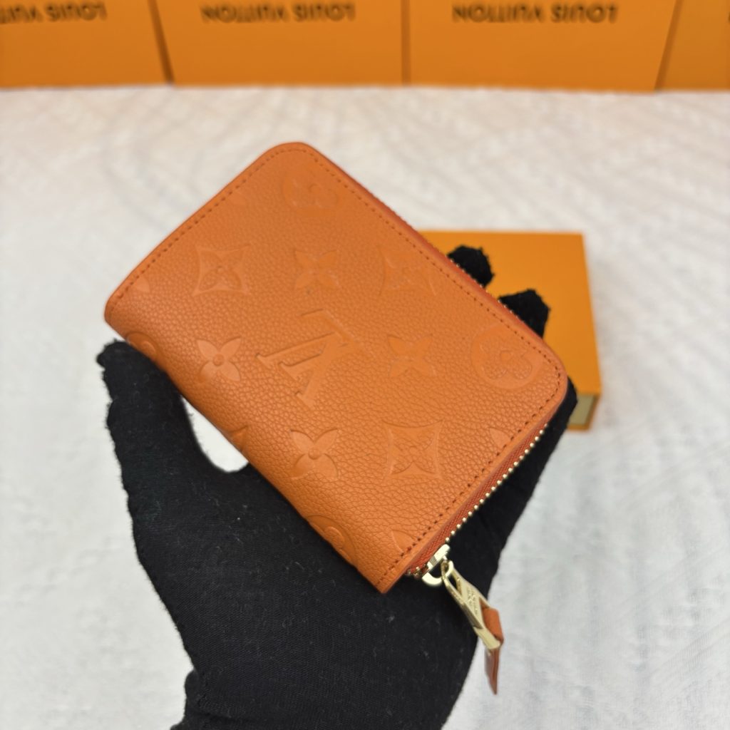 ルイヴィトン（LOUIS VUITTON） 長財布 モノグラム クラシックなデザイン 上品で高級感あふれる逸品です - 画像 4