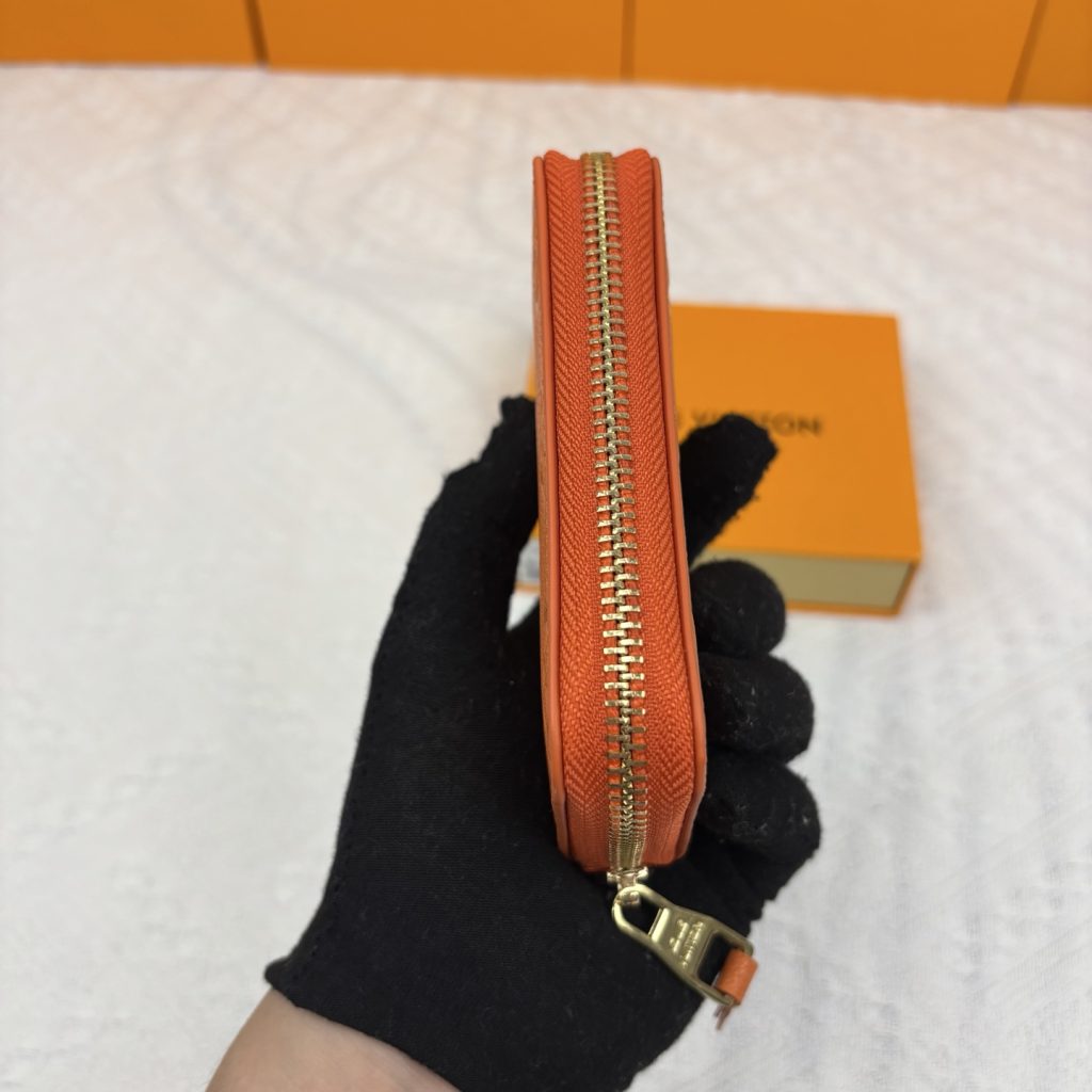 ルイヴィトン（LOUIS VUITTON） 長財布 モノグラム クラシックなデザイン 上品で高級感あふれる逸品です - 画像 5