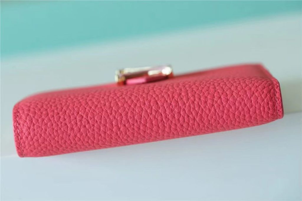 ルイヴィトン(LOUIS VUITTON) 長財布 モノグラム柄 ゴールド金具 クラシックで上質な仕様 上品な高級感あふれる逸品 - 画像 3