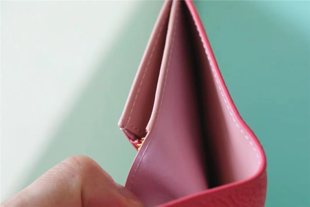 ルイヴィトン(LOUIS VUITTON) 長財布 モノグラム柄 ゴールド金具 クラシックで上質な仕様 上品な高級感あふれる逸品 - 画像 8