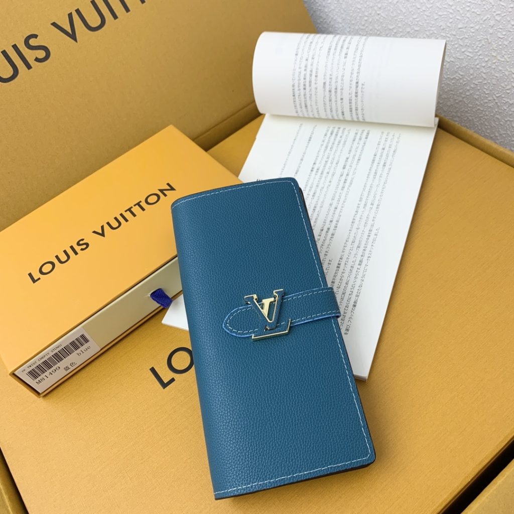 通勤で使いやすいLOUIS VUITTONの財布を写真で確認