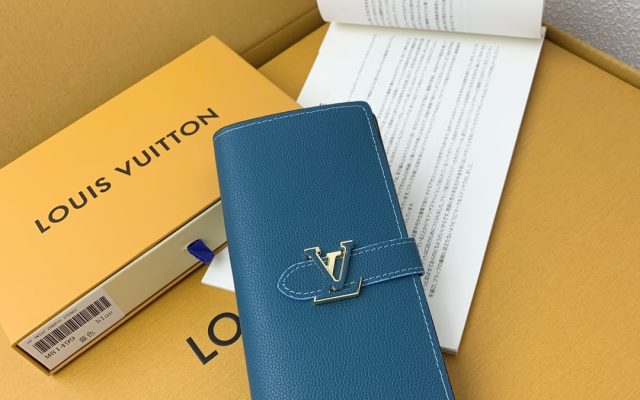通勤で使いやすいLOUIS VUITTONの財布を写真で確認