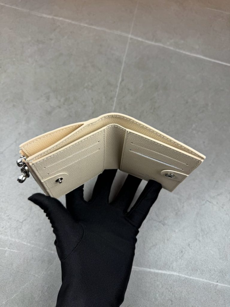 ルイ・ヴィトン モノグラムキャンバス 上品な長財布 レディースへのギフトに最適な定番モデル - 画像 4