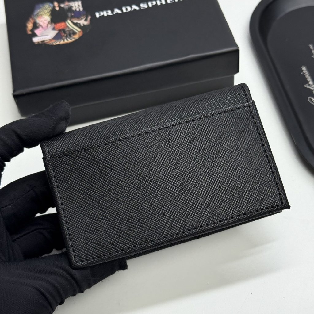 プラダ モノグラムキャンバス 上品な長財布 レディース ギフトにも最適な洗練デザイン - 画像 4