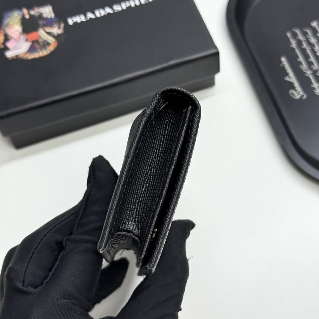プラダ モノグラムキャンバス 上品な長財布 レディース ギフトにも最適な洗練デザイン - 画像 6