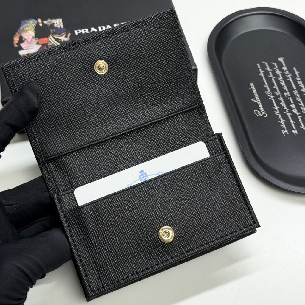 プラダ モノグラムキャンバス 上品な長財布 レディース ギフトにも最適な洗練デザイン - 画像 8