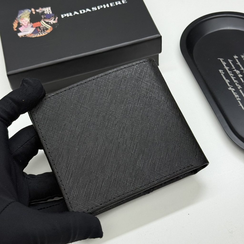 プラダ モノグラムキャンバス 上品で使いやすい長財布 レディースに人気の定番モデル - 画像 4
