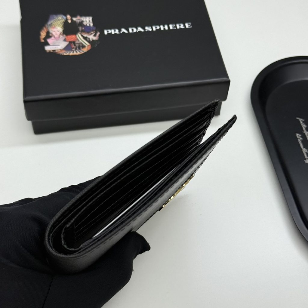 プラダ モノグラムキャンバス 上品で使いやすい長財布 レディースに人気の定番モデル - 画像 6