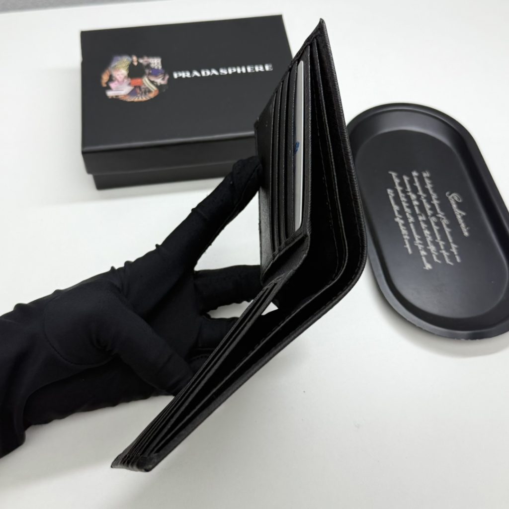 プラダ モノグラムキャンバス 上品で使いやすい長財布 レディースに人気の定番モデル - 画像 8