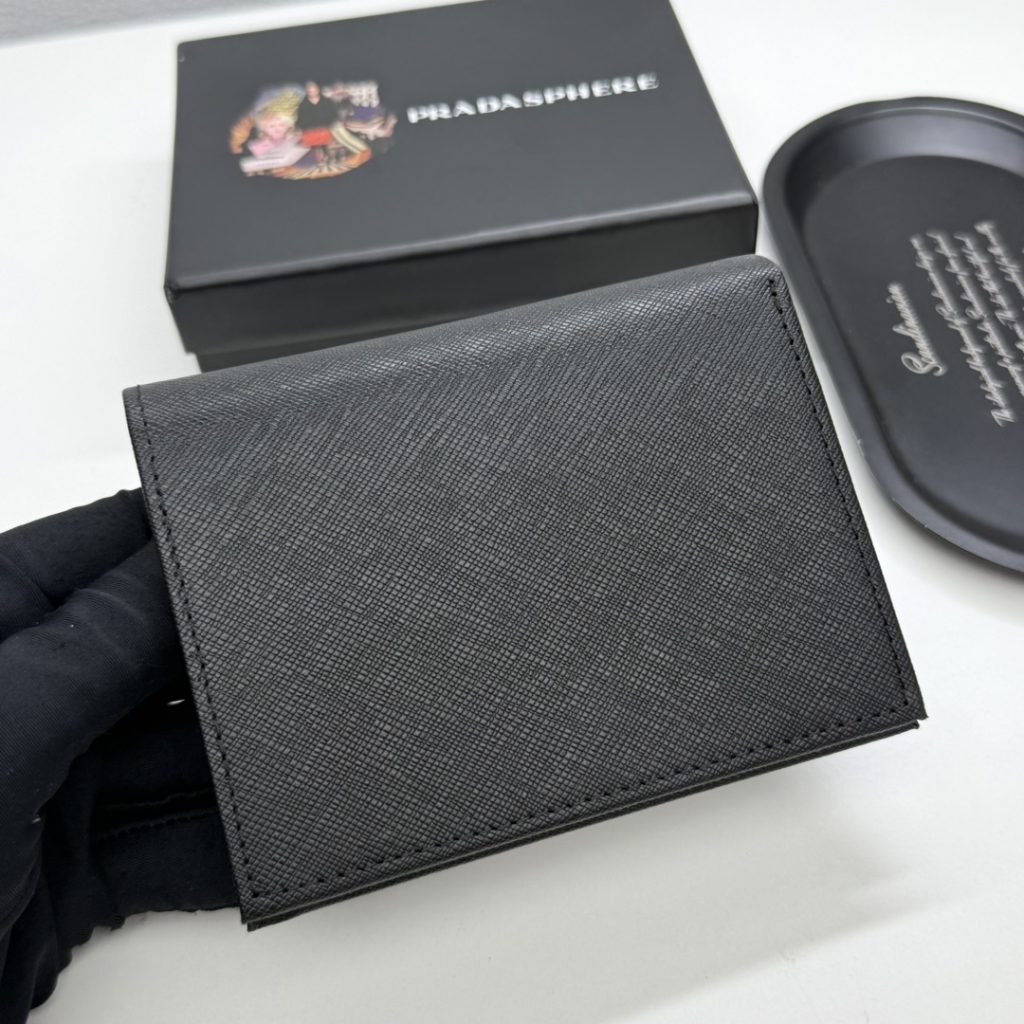 プラダ モノグラムキャンバス 上品な長財布 レディース向け ギフトにも最適 - 画像 4