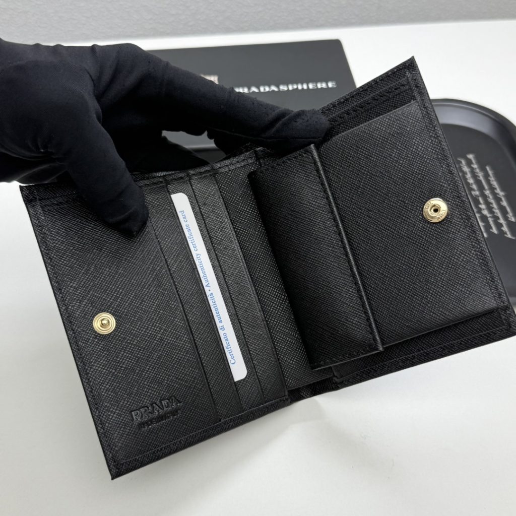 プラダ モノグラムキャンバス 上品な長財布 レディース向け ギフトにも最適 - 画像 6