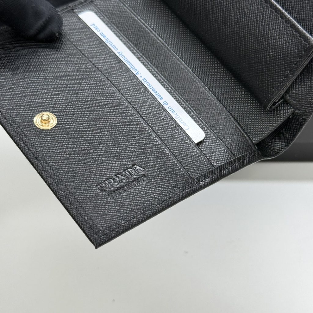 プラダ モノグラムキャンバス 上品な長財布 レディース向け ギフトにも最適 - 画像 7
