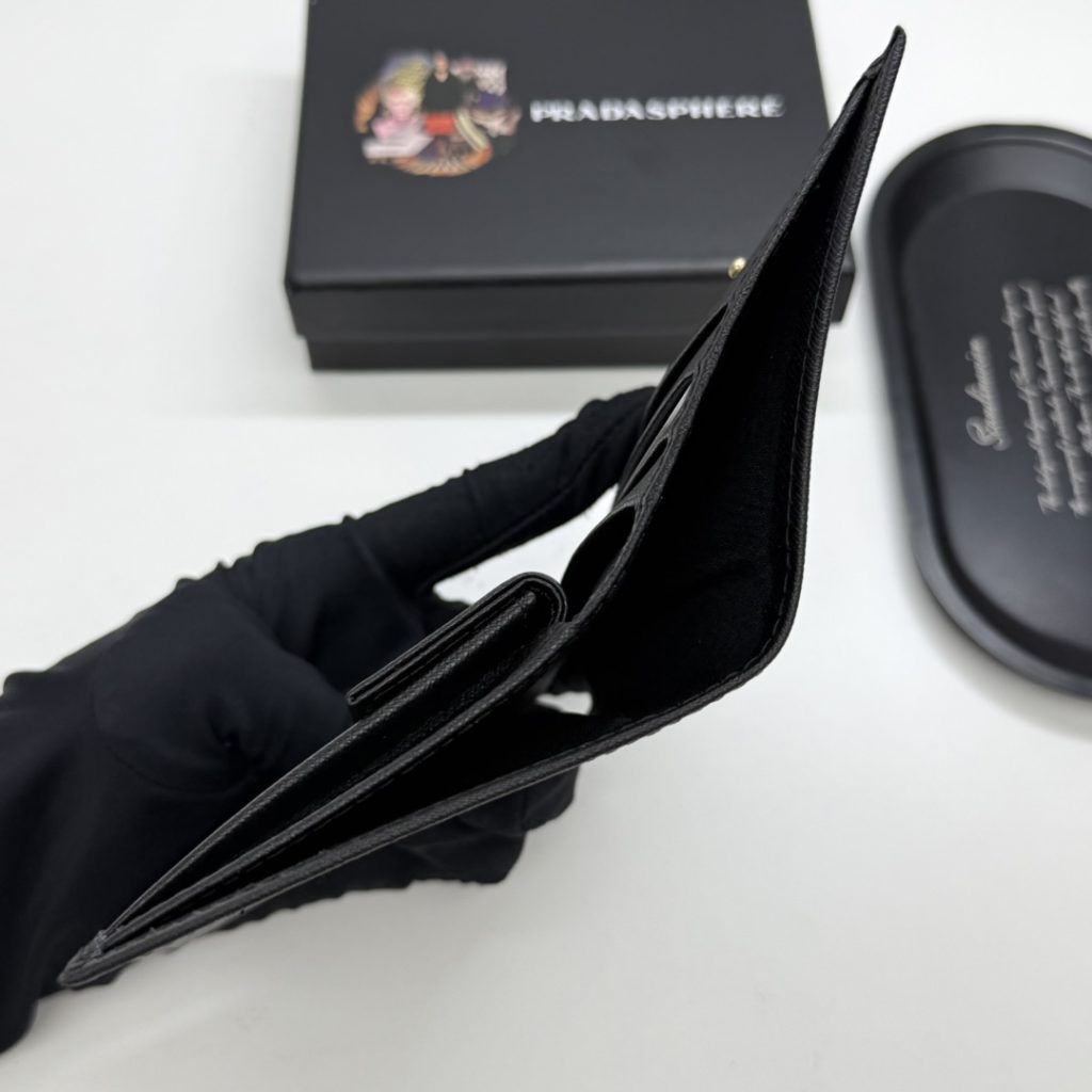 プラダ モノグラムキャンバス 上品な長財布 レディース向け ギフトにも最適 - 画像 8