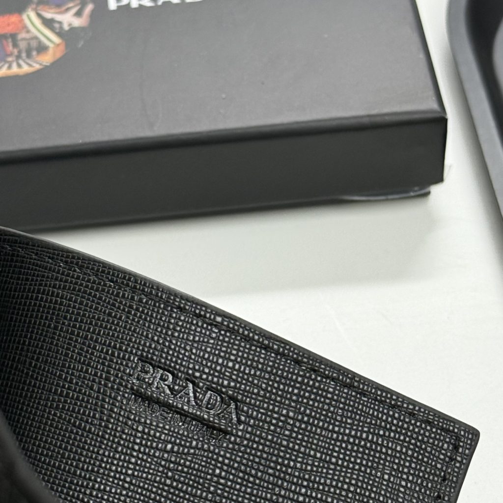 プラダ モノグラムキャンバス 上品な長財布 レディース ギフトにも最適な定番モデル - 画像 6