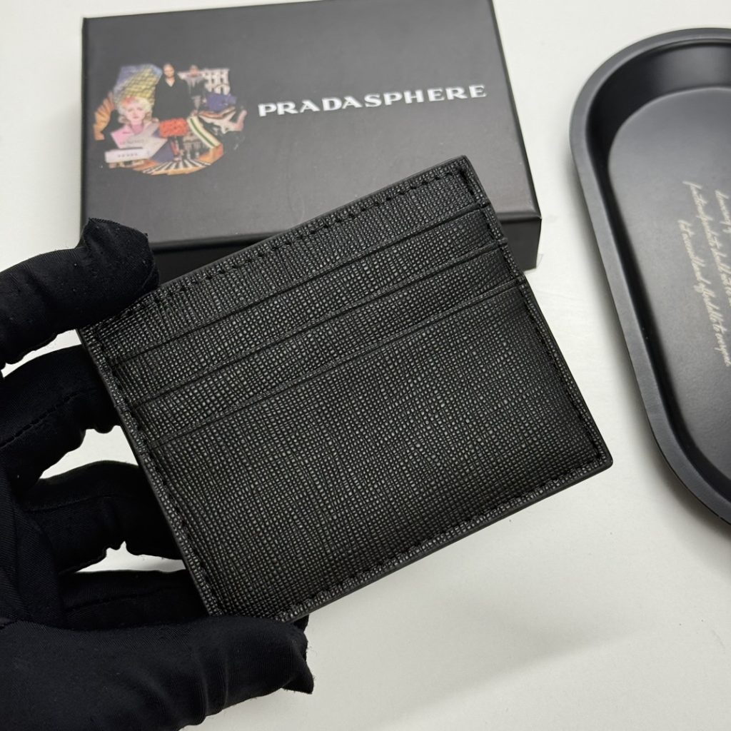 プラダ モノグラムキャンバス 上品で実用的な長財布 レディースギフトにも最適 - 画像 3