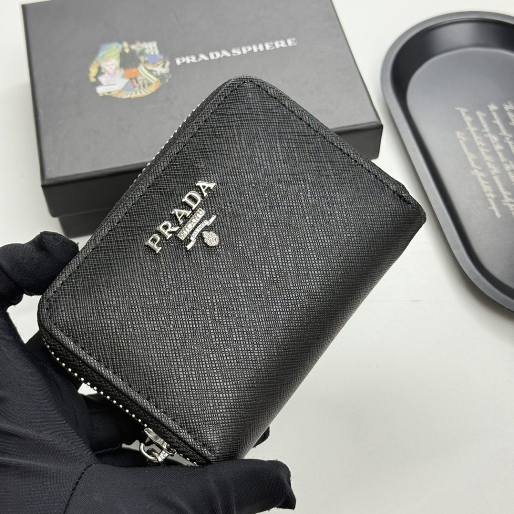 プラダ モノグラムキャンバス 上品な長財布 レディース向け ギフトにも最適 - 画像 3