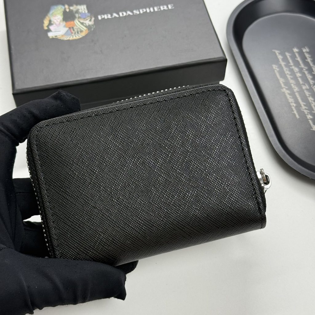 プラダ モノグラムキャンバス 上品な長財布 レディース向け ギフトにも最適 - 画像 4