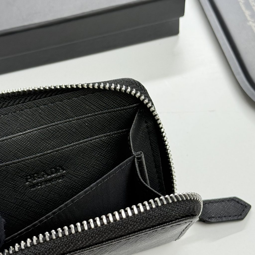 プラダ モノグラムキャンバス 上品な長財布 レディース向け ギフトにも最適 - 画像 8