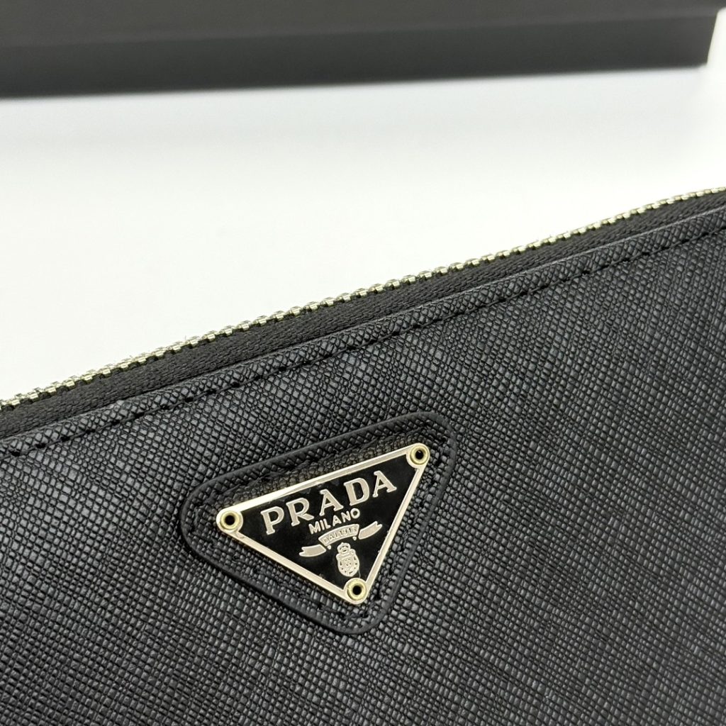 プラダ モノグラムキャンバス 上品で実用的な長財布 レディースのギフトにも最適 - 画像 6