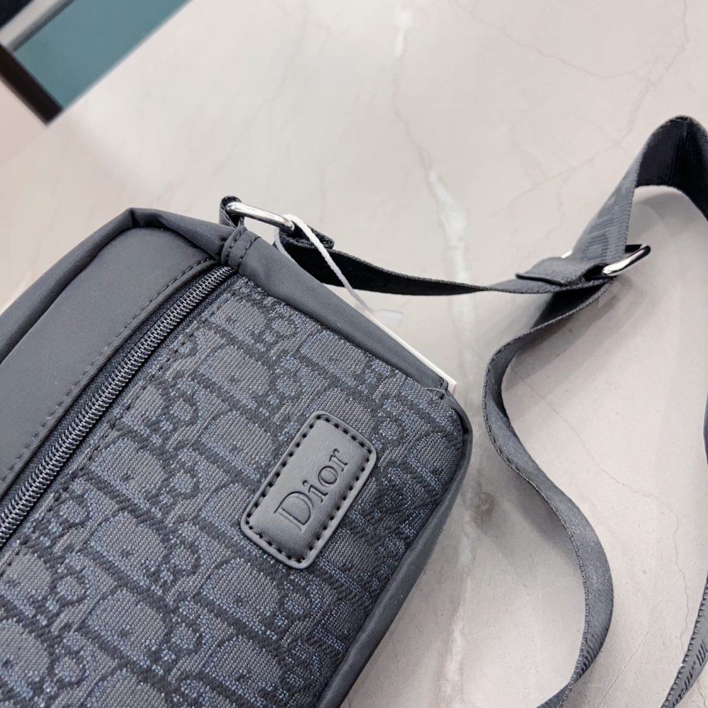 Diorディオール ショルダーバッグ 洗練されたモノグラムキャンバス レディースに人気の上品なデザイン - 画像 4