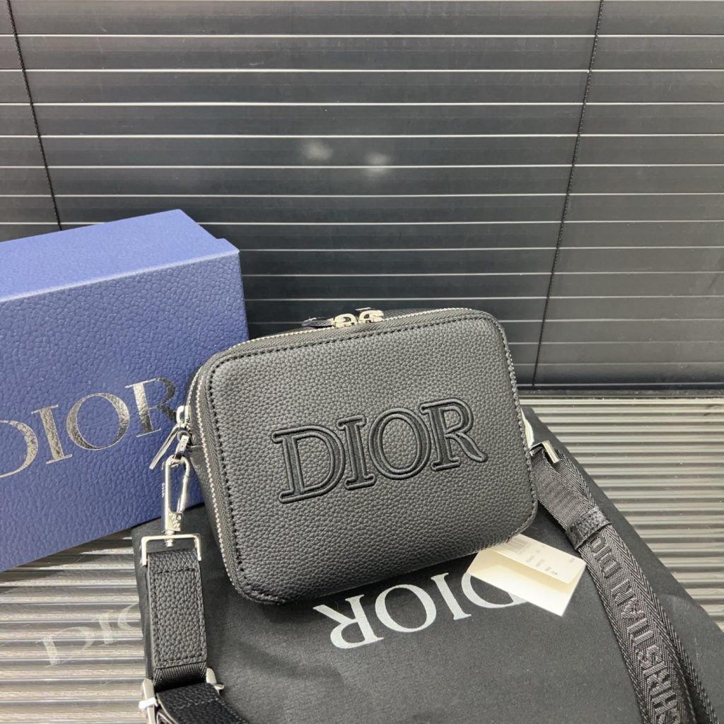 Diorディオール ショルダーバッグ 上品なモノグラムキャンバス レディースに人気の長く愛用できるデザイン - 画像 2