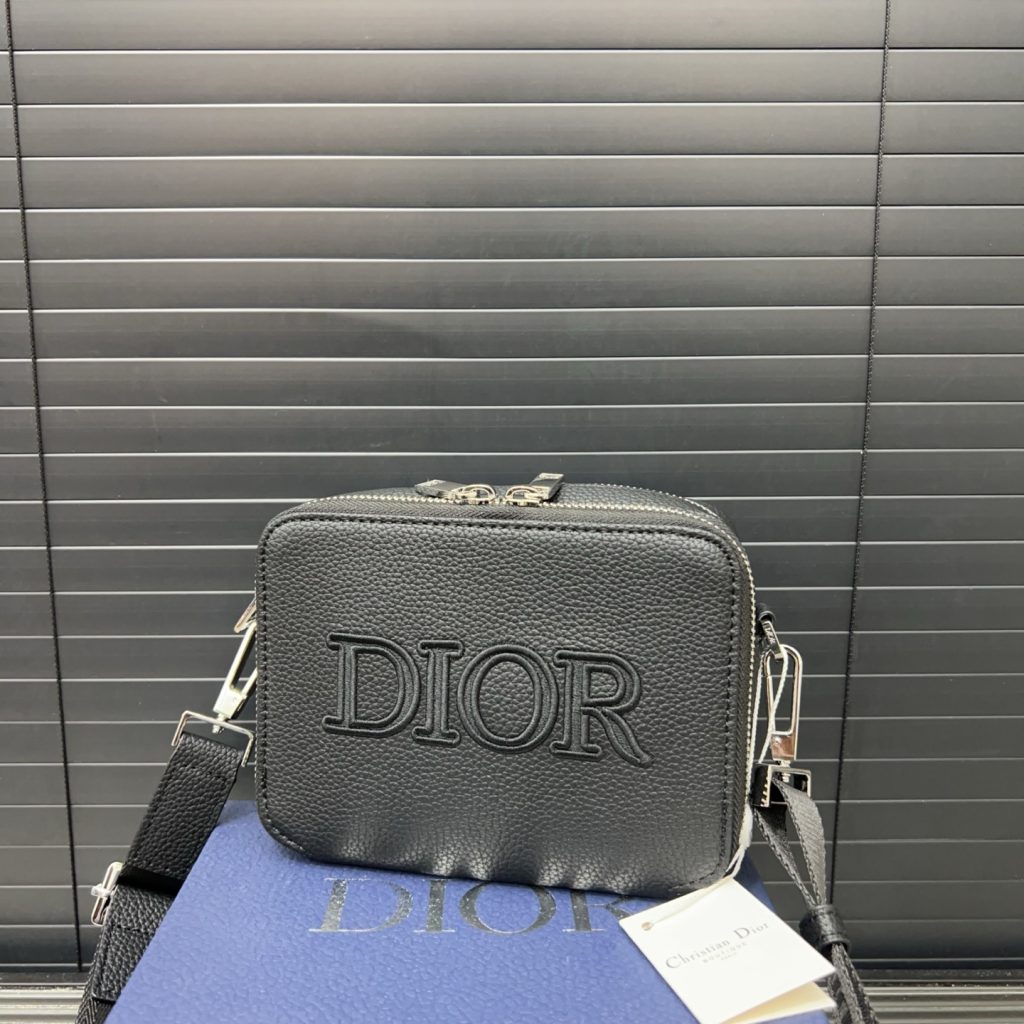 Diorディオール ショルダーバッグ 上品なモノグラムキャンバス レディースに人気の長く愛用できるデザイン - 画像 4
