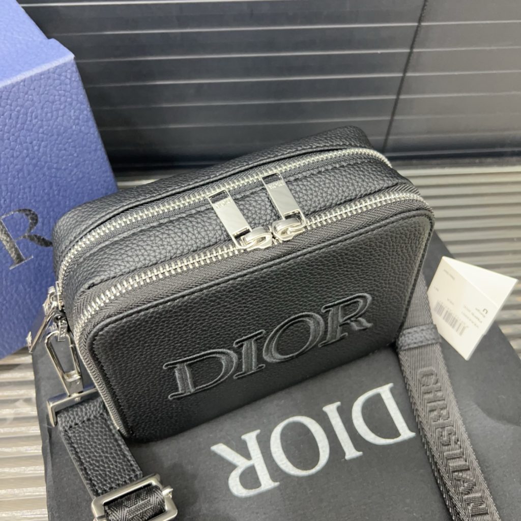 Diorディオール ショルダーバッグ 上品なモノグラムキャンバス レディースに人気の長く愛用できるデザイン - 画像 5