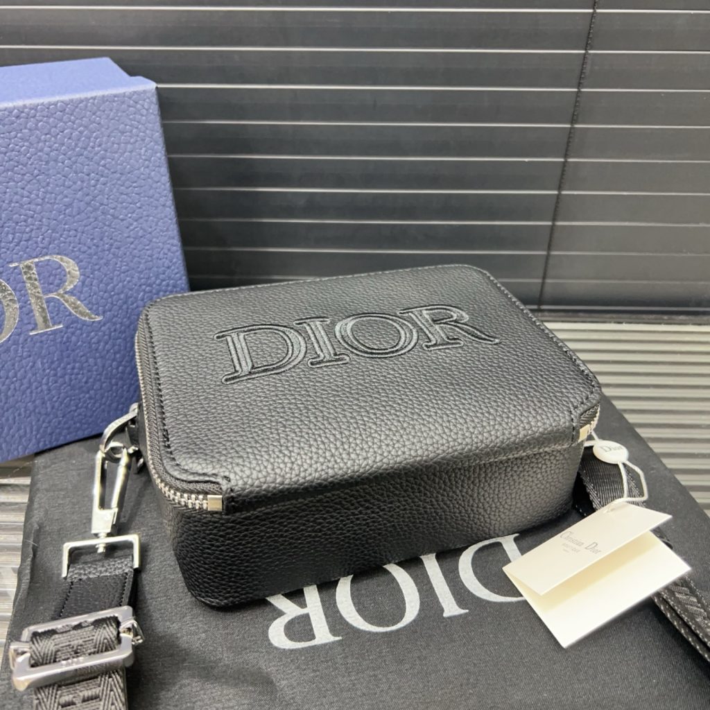 Diorディオール ショルダーバッグ 上品なモノグラムキャンバス レディースに人気の長く愛用できるデザイン - 画像 6