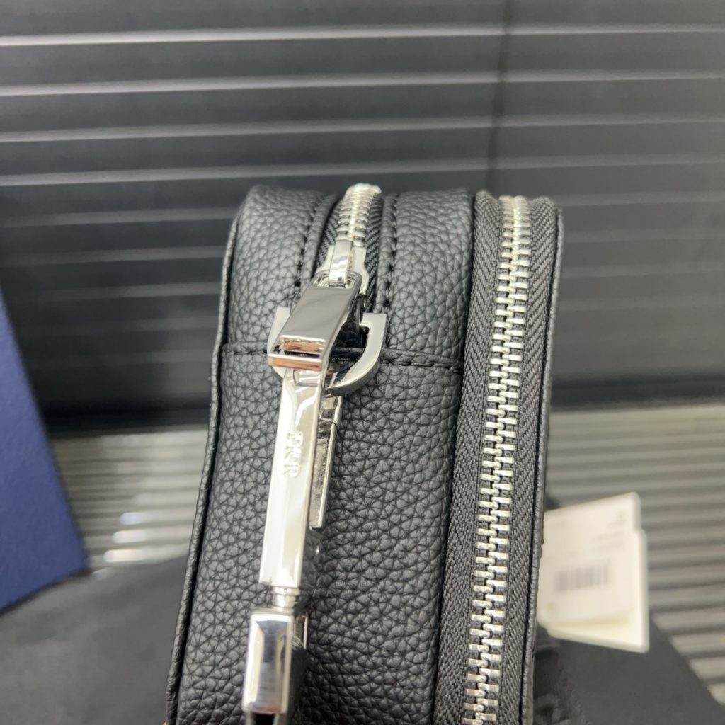 Diorディオール ショルダーバッグ 上品なモノグラムキャンバス レディースに人気の長く愛用できるデザイン - 画像 7
