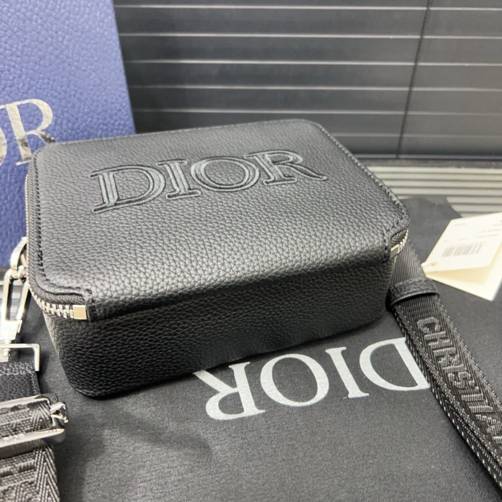 Diorディオール ショルダーバッグ 上品なモノグラムキャンバス レディースに人気の長く愛用できるデザイン - 画像 8