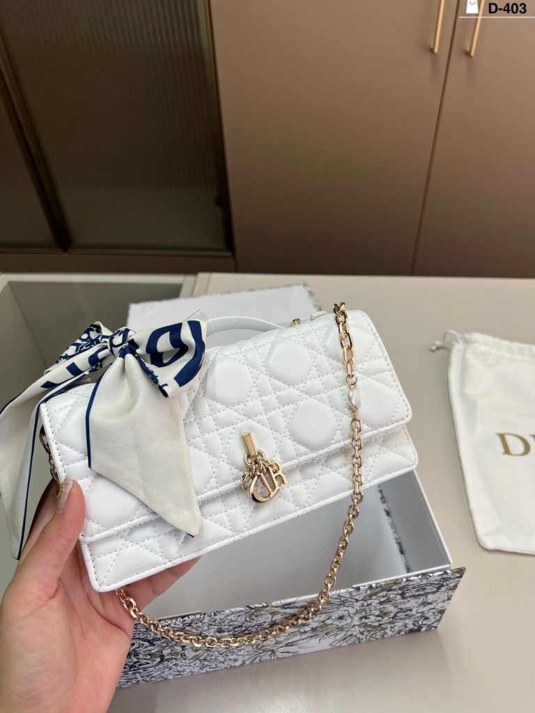 Diorディオール ショルダーバッグ エレガントで洗練されたモノグラムキャンバス レディース人気モデル 長く愛用できる一品 - 画像 5