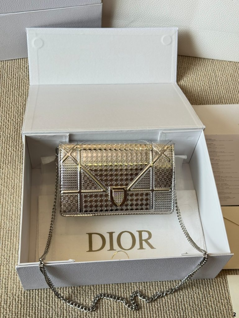 レディースの節約買いに向くショルダーバッグか写真でチェック