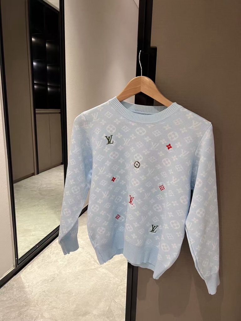 Louis Vuittonルイヴィトン レディース ニットセーター 浅藍色 モノグラム刺繍 3色入 - 画像 7