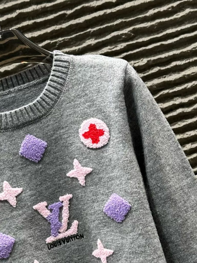 Louis VuittonLOUIS VUITTON ニットセーター 3色展開 かわいいロゴデザイン - 画像 6