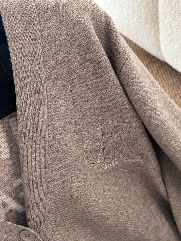 Louis Vuittonカルバンクライン レディース カーディガン ロゴ刺繍 ファッションアイテム 1色 - 画像 2