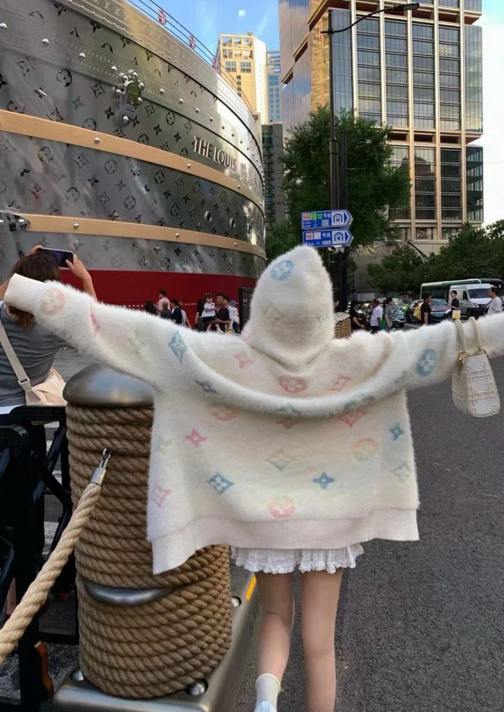 Louis VuittonLOUIS VUITTON ファー フーディー カーディガン 4色入 - 画像 3