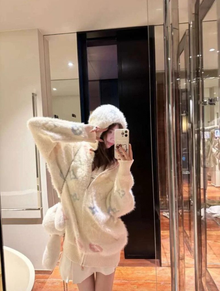 Louis VuittonLOUIS VUITTON ファー フーディー カーディガン 4色入 - 画像 5