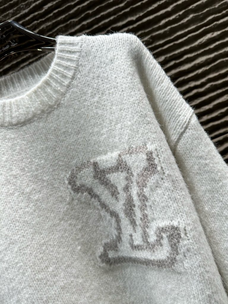 Louis Vuittonルイヴィトン レディース ニットセーター 2色展開 袖にLVロゴ ファッションアイテム - 画像 4