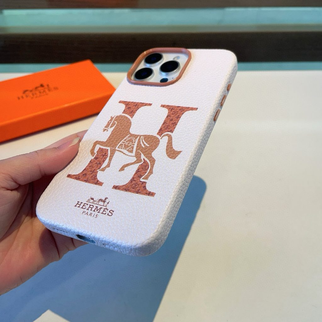 iPhoneケースエレガントなHERMES iPhone15 Pro用ケース 2色入 📱 - 画像 2