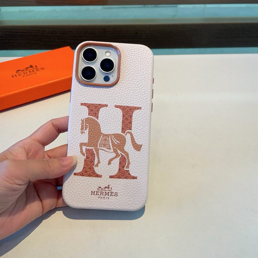 iPhoneケースエレガントなHERMES iPhone15 Pro用ケース 2色入 📱 - 画像 3