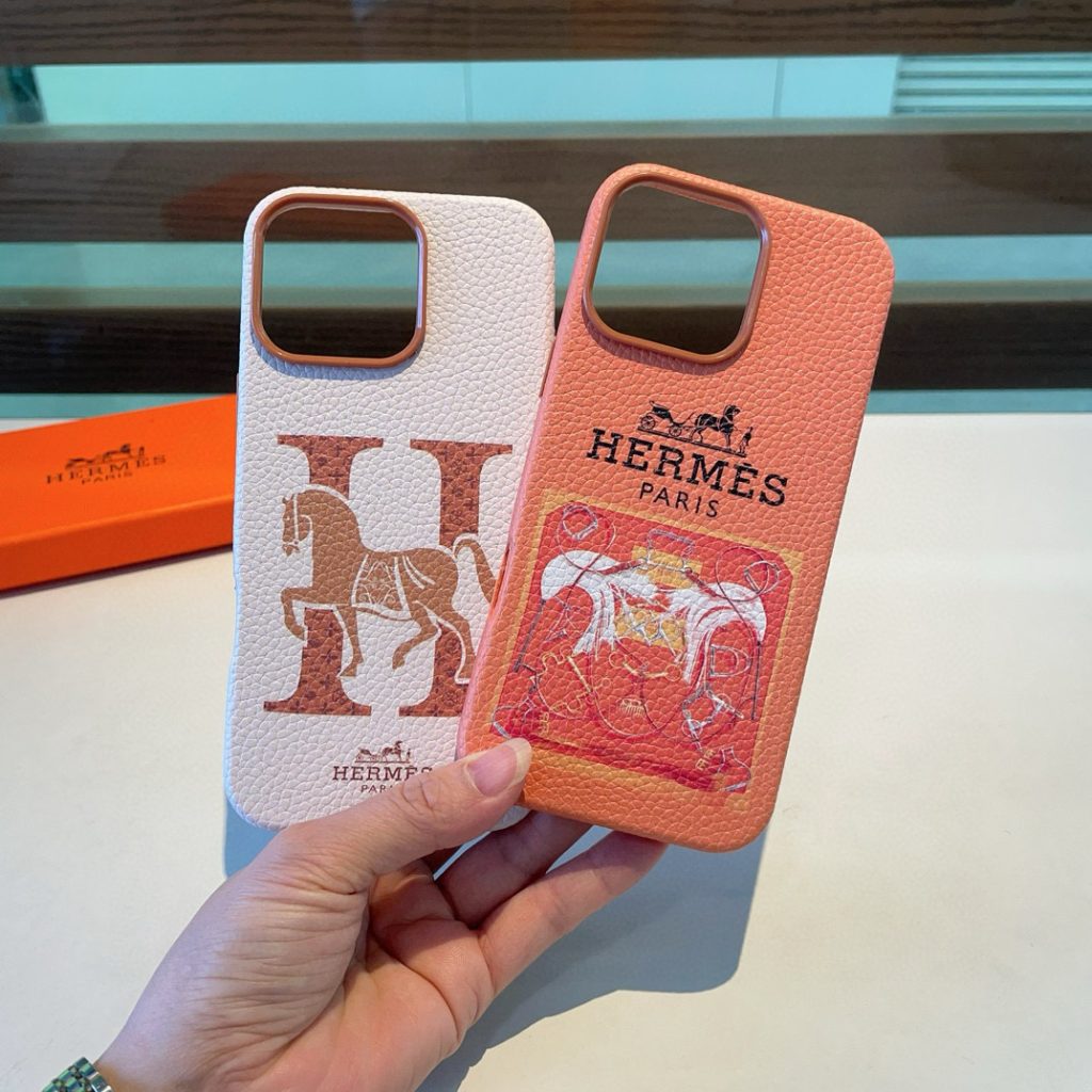 iPhoneケースエレガントなHERMES iPhone15 Pro用ケース 2色入 📱 - 画像 4