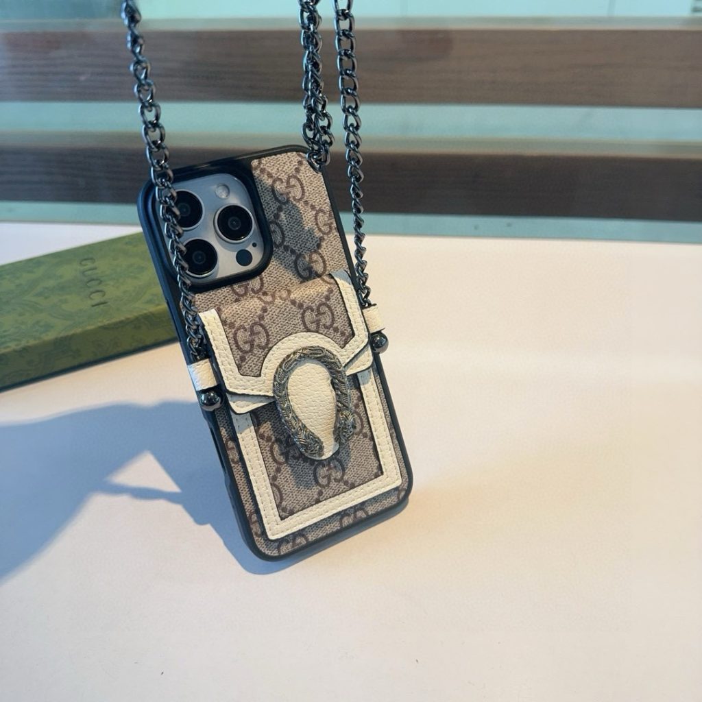 iPhoneケースGucci ブランドスマホケース バッグ｜カフェに行く日に選ぶ前の確認ポイント
