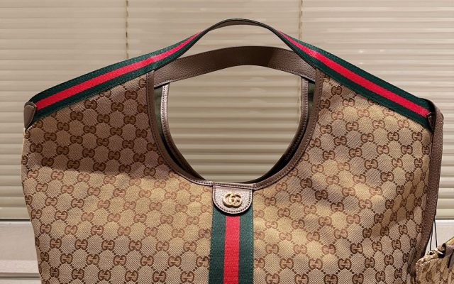 日常で使いやすいGucciのバッグを写真で確認