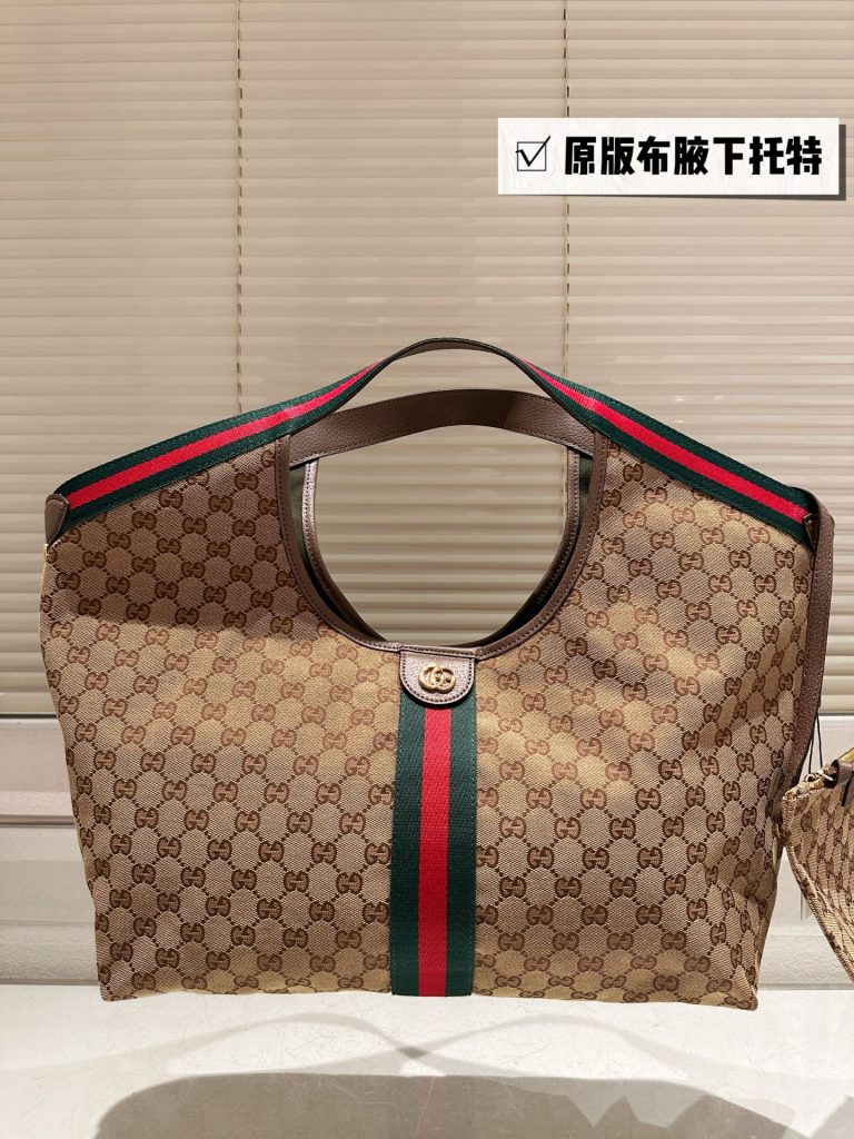 GUCCI グッチ デイリーバッグ 2色｜旅行の日に写真で選び方を確認