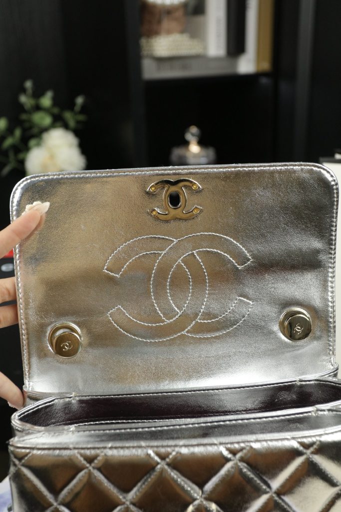 CHANEL デミ キャンバス ミニハンドバッグ ✨シルバー 25×19cm - 画像 7