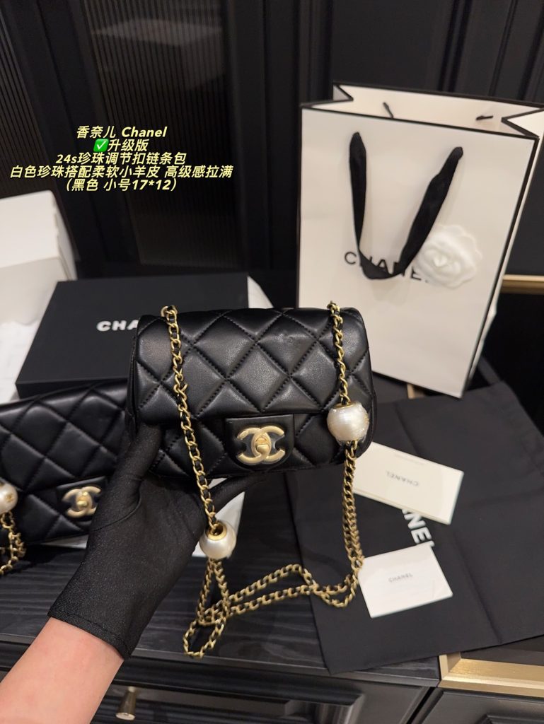 シャネル【CHANEL】ブラック ミニボストン 2サイズ チャームショルダーバッグ - 画像 2