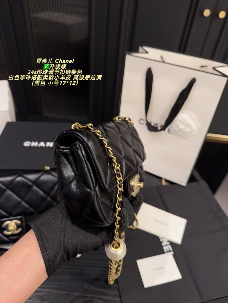 シャネル【CHANEL】ブラック ミニボストン 2サイズ チャームショルダーバッグ - 画像 4