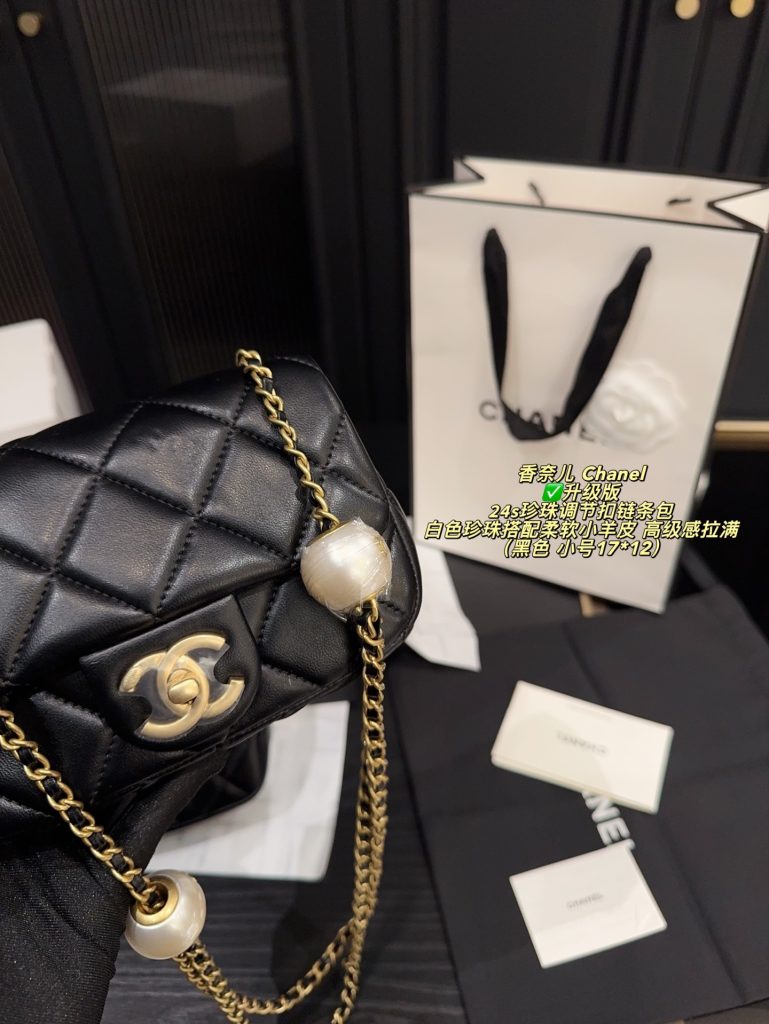 シャネル【CHANEL】ブラック ミニボストン 2サイズ チャームショルダーバッグ - 画像 5