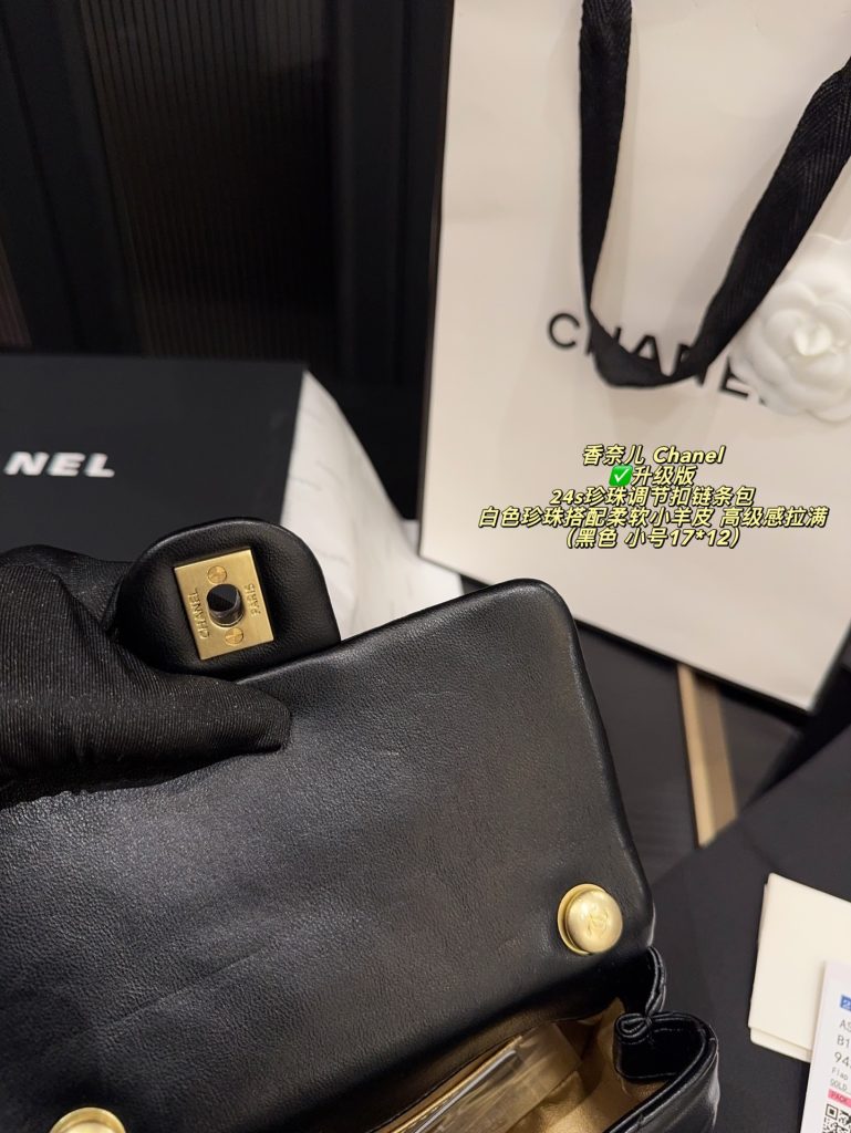 シャネル【CHANEL】ブラック ミニボストン 2サイズ チャームショルダーバッグ - 画像 8